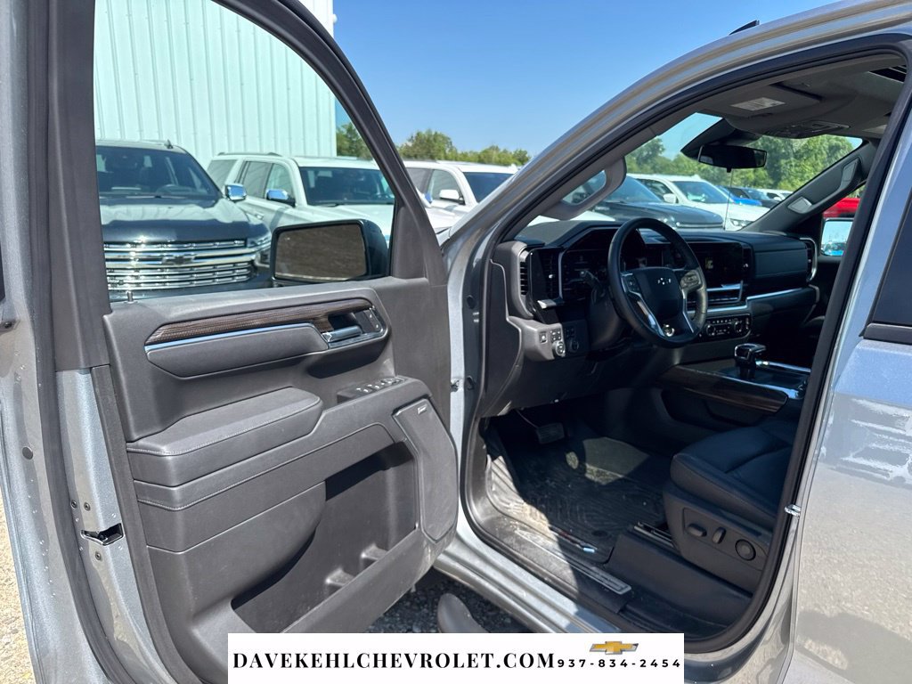 Used 2025 Chevrolet Silverado 1500 LT Trail Boss w/ LT Trail Boss Premium Package AWD/4WD image 9