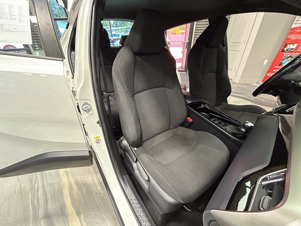 Used 2019 Toyota C-HR XLE FWD image 5