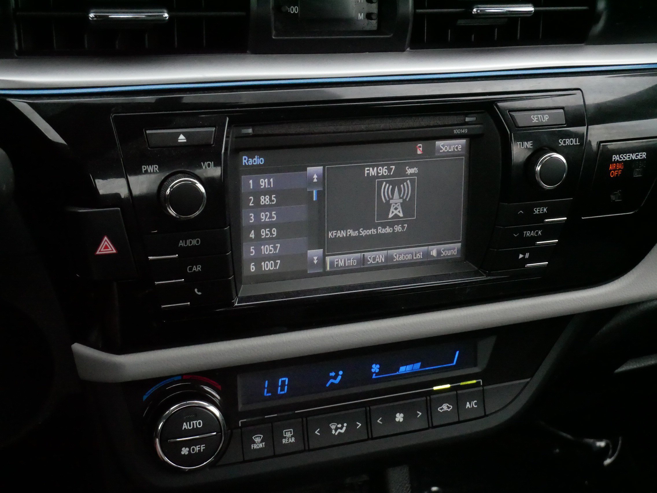 Used 2015 Toyota Corolla LE FWD image 22