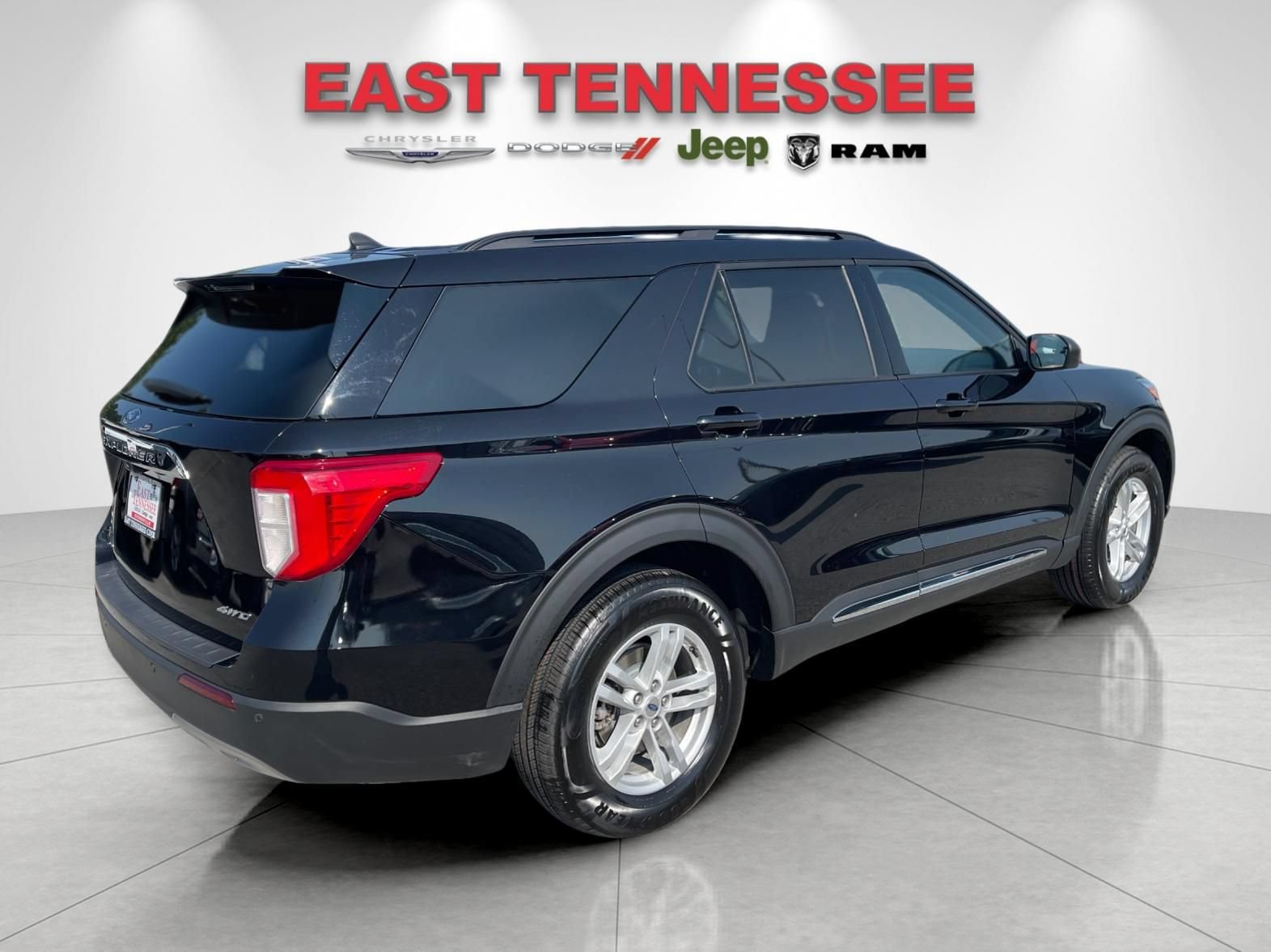 Used 2023 Ford Explorer XLT w/ Equipment Group 202A AWD/4WD image 3