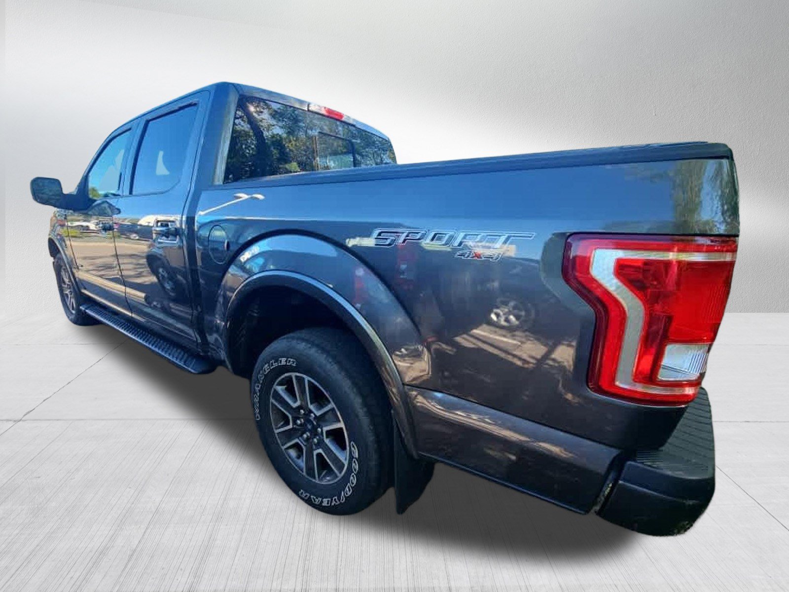 Used 2017 Ford F150 XLT w/ Equipment Group 302A Luxury AWD/4WD image 6