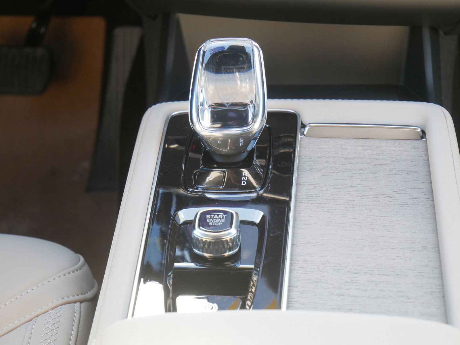 New 2026 Volvo XC90 T8 Plus w/ Protection Package Premier image 9