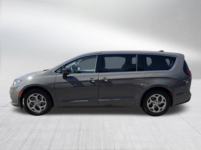 Certified 2024 Chrysler Pacifica Limited FWD image 9