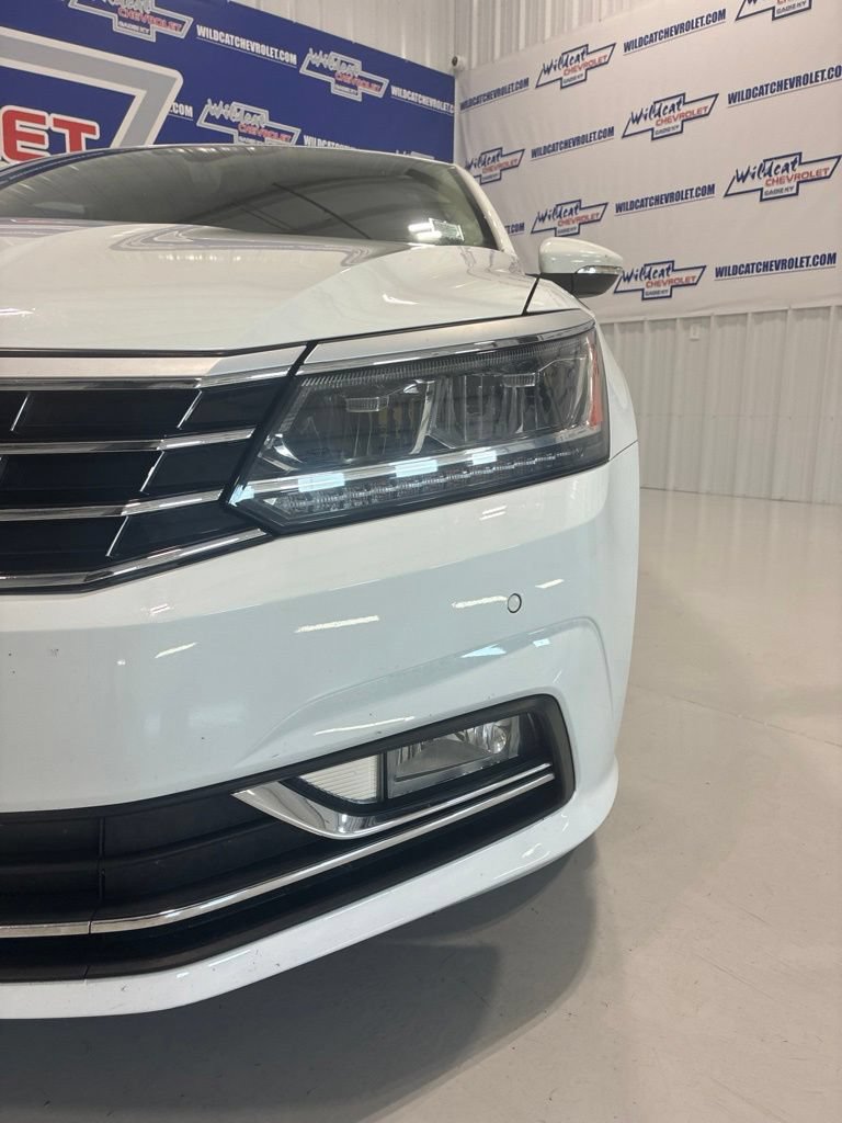 Used 2017 Volkswagen Passat 3.6 SEL Premium FWD image 8