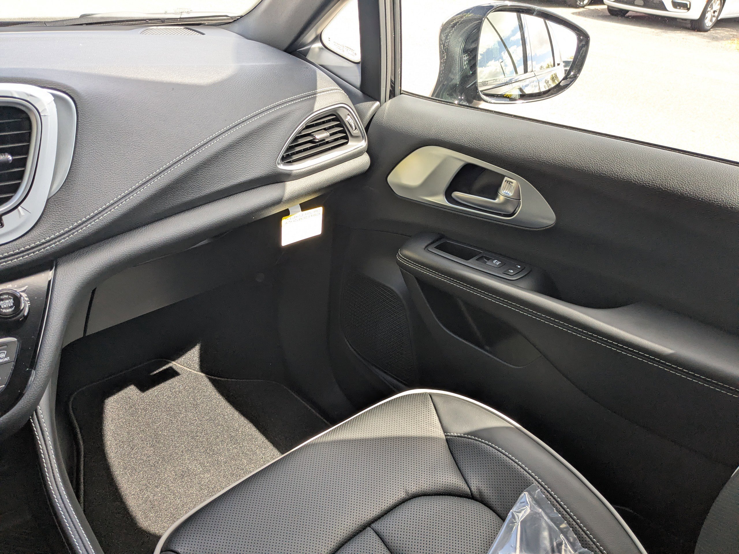 New 2026 Chrysler Pacifica Limited image 16