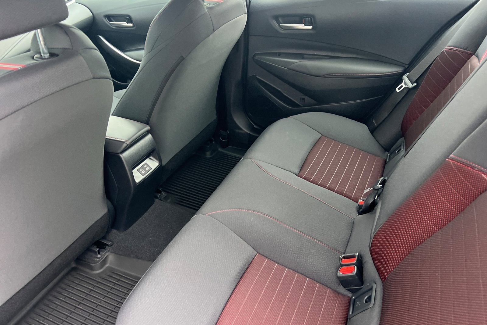 Used 2025 Toyota Corolla SE image 9