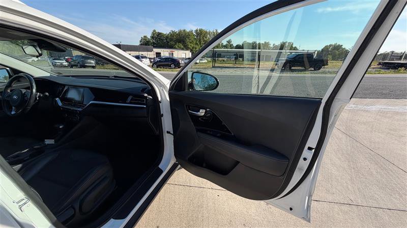 Used 2020 Kia Niro Touring FWD image 13
