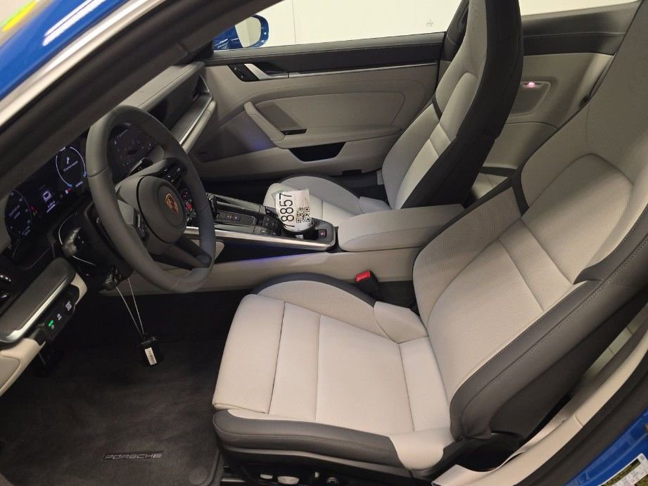 Used 2025 Porsche 911 Carrera RWD image 11