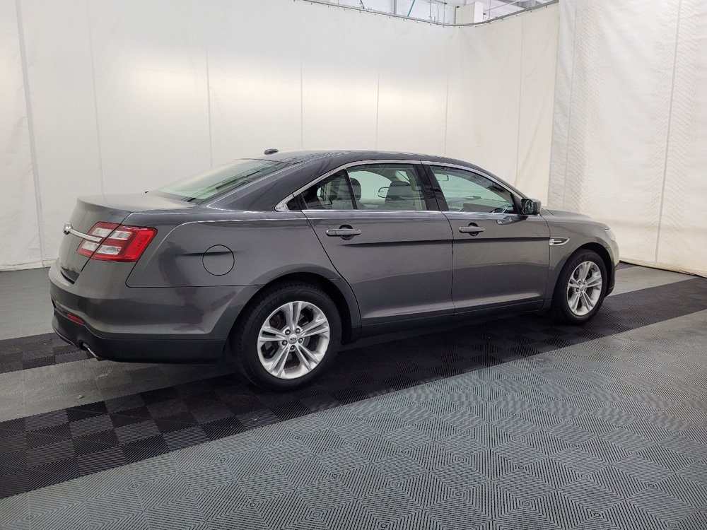 Used 2017 Ford Taurus SE FWD image 10