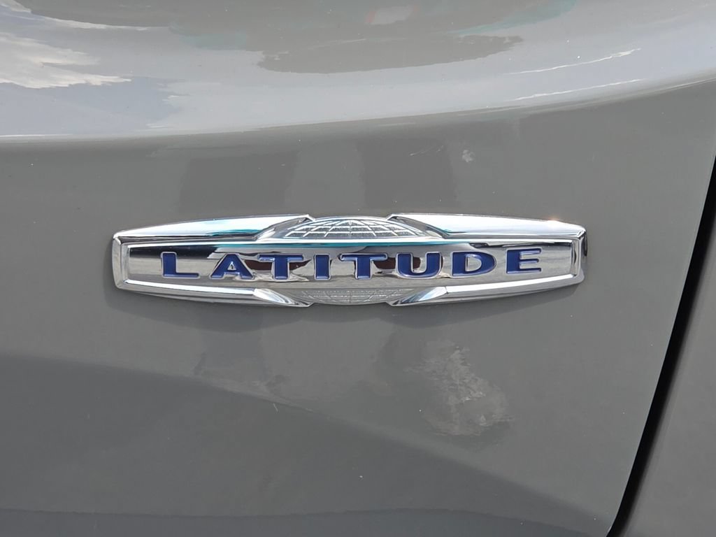 Used 2019 Jeep Renegade Latitude FWD image 12