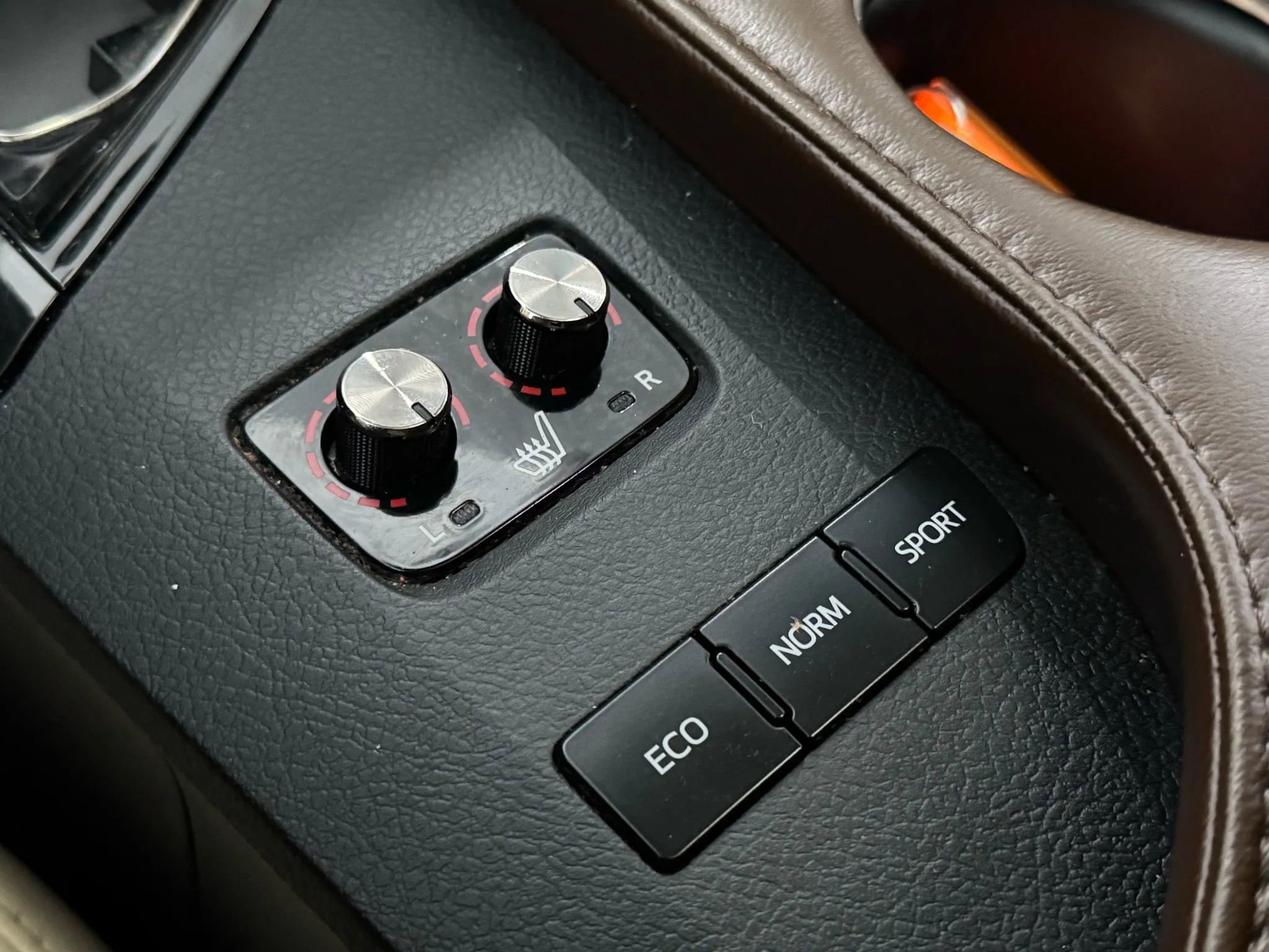 Used 2015 Toyota Avalon XLE image 19