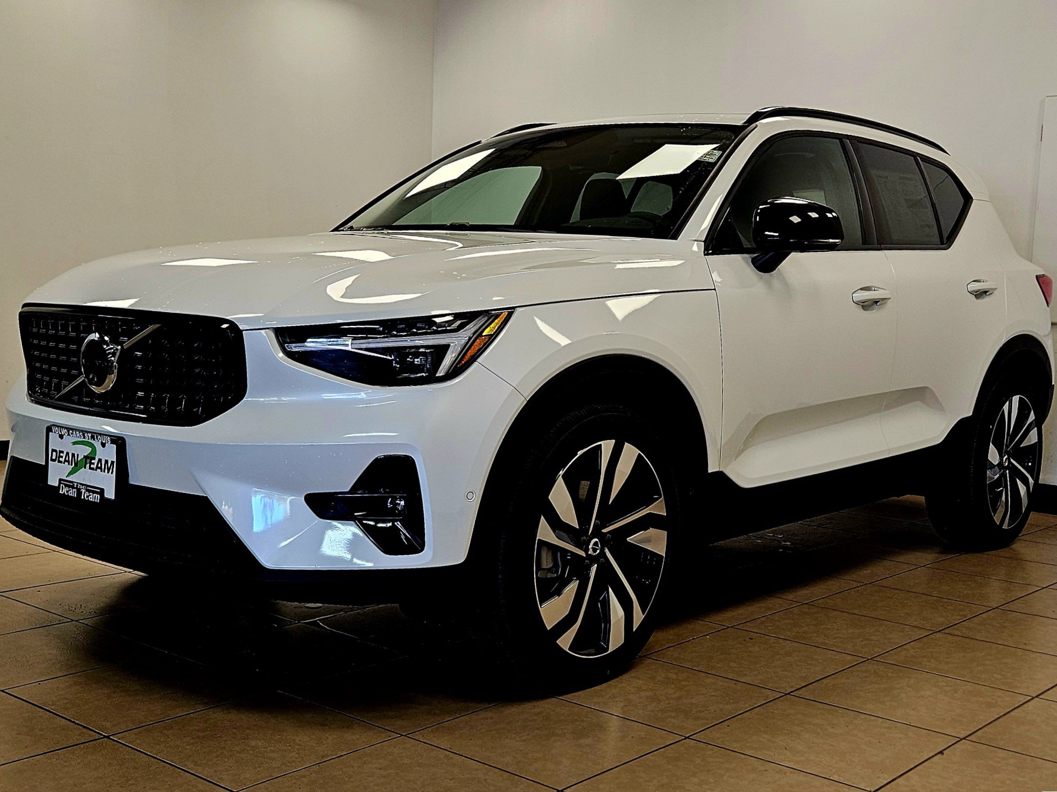 New 2026 Volvo XC40 B5 Ultra w/ Climate Package AWD/4WD image 4