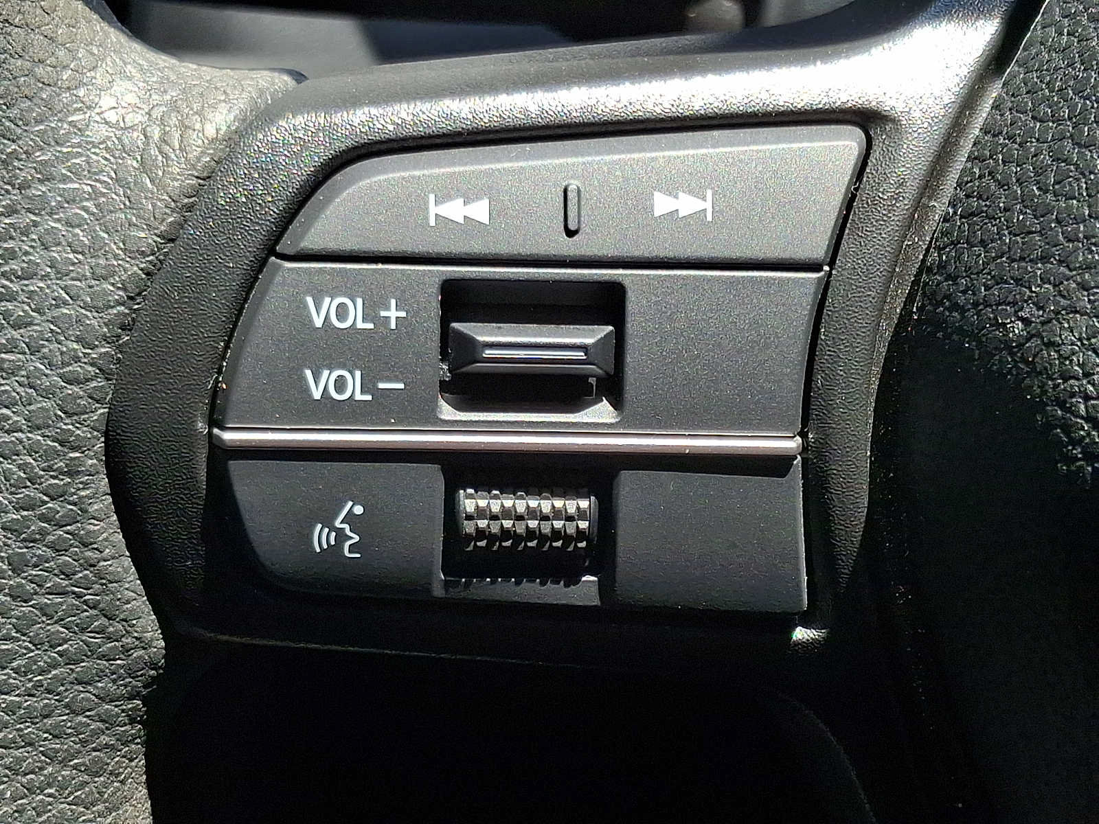 Certified 2023 Honda Accord EX image 21