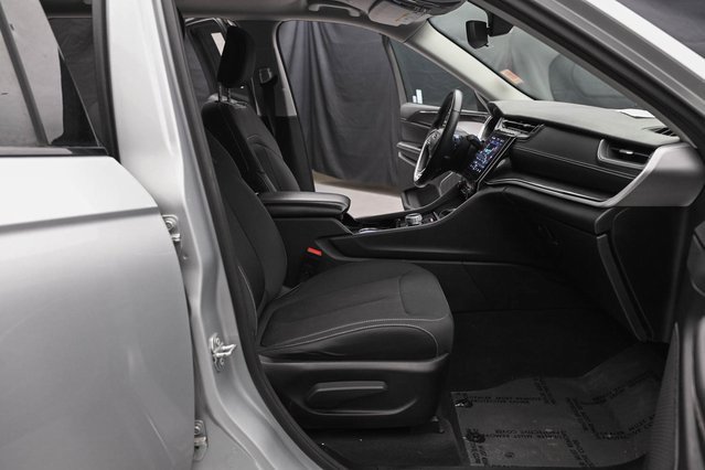 Used 2022 Jeep Grand Cherokee L Laredo w/ Luxury Tech Group I image 15