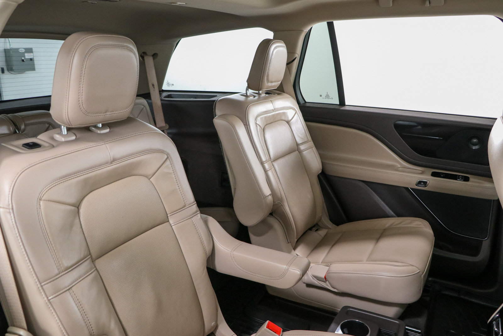 Used 2023 Lincoln Aviator Reserve w/ Equipment Group 201A RWD image 31
