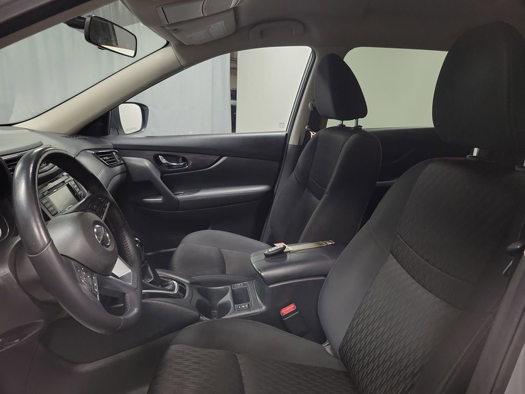 Used 2018 Nissan Rogue SV w/ Premium Package image 13