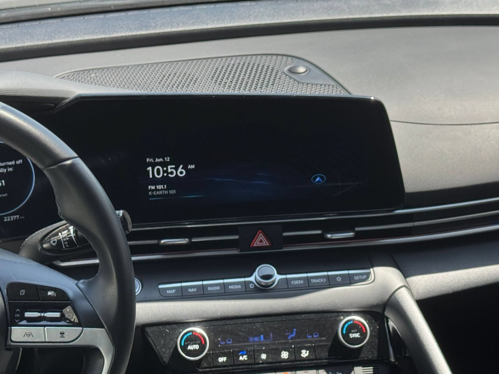 Used 2025 Hyundai Elantra Limited FWD image 17