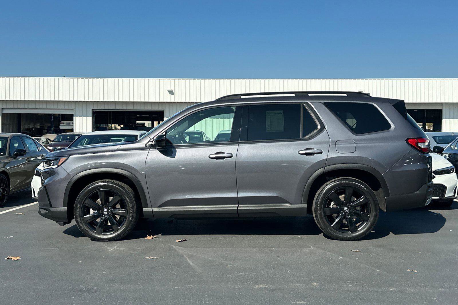 Certified 2025 Honda Pilot Black Edition image 6