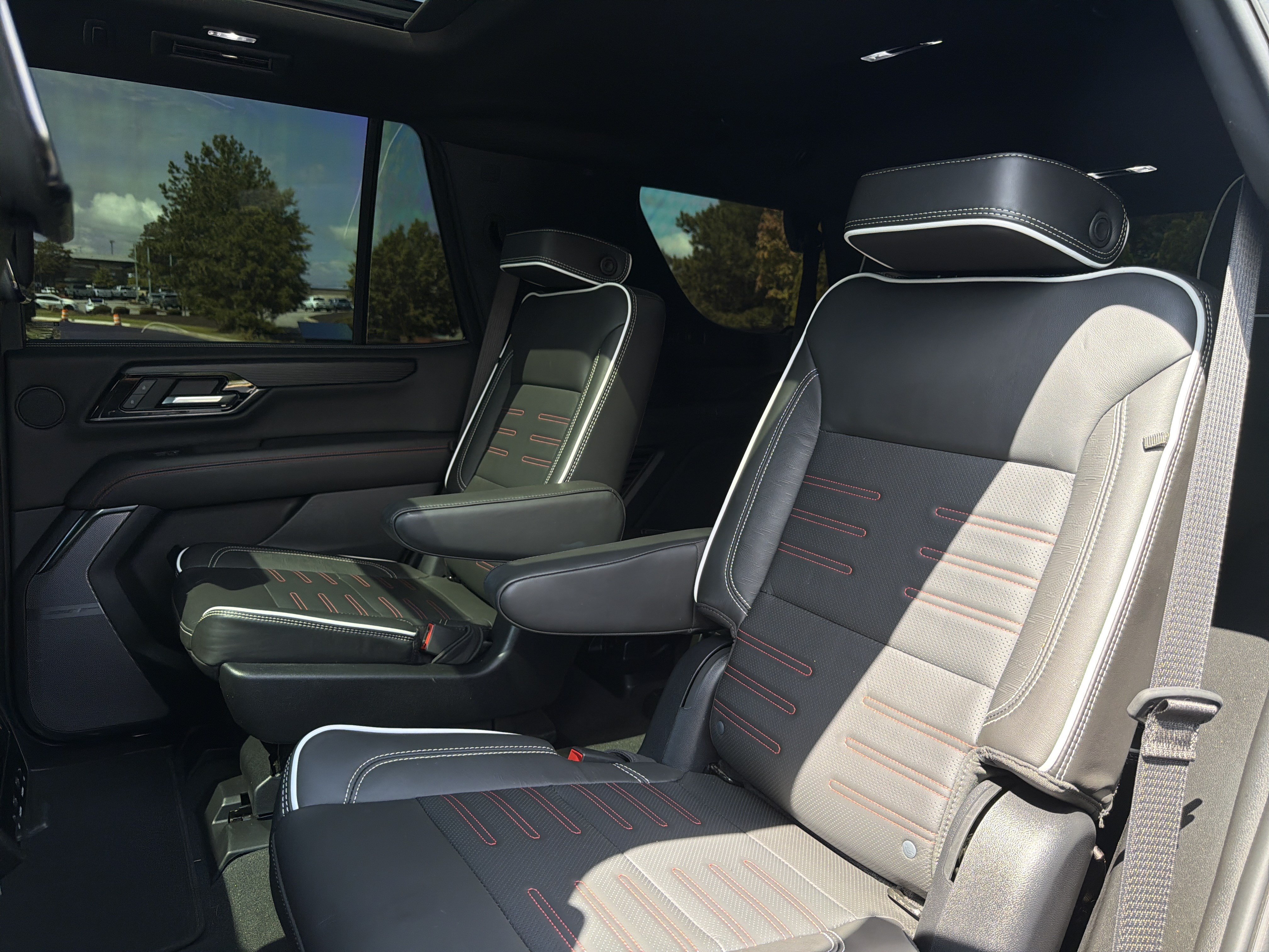 Used 2025 GMC Yukon AT4 Ultimate AWD/4WD image 8