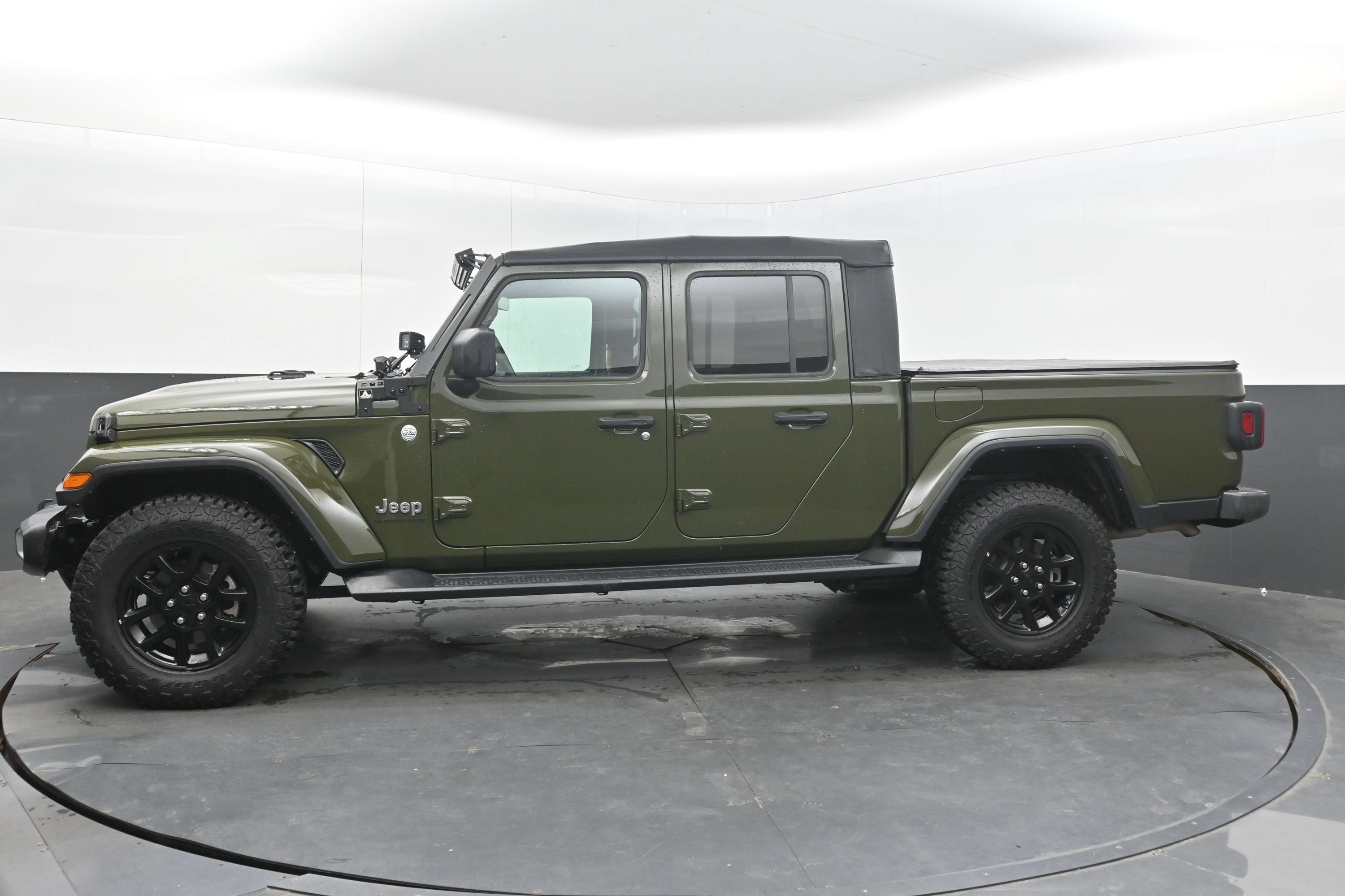 Used 2023 Jeep Gladiator Overland AWD/4WD image 5