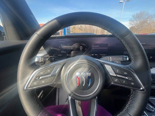 Used 2025 Buick Enclave Preferred image 4