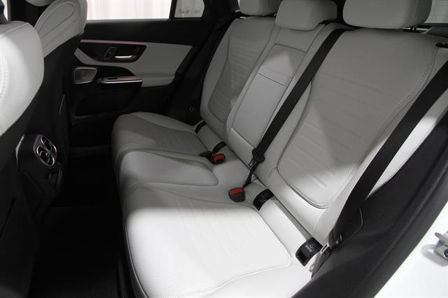 Used 2024 Mercedes-Benz GLC 300 4MATIC image 18