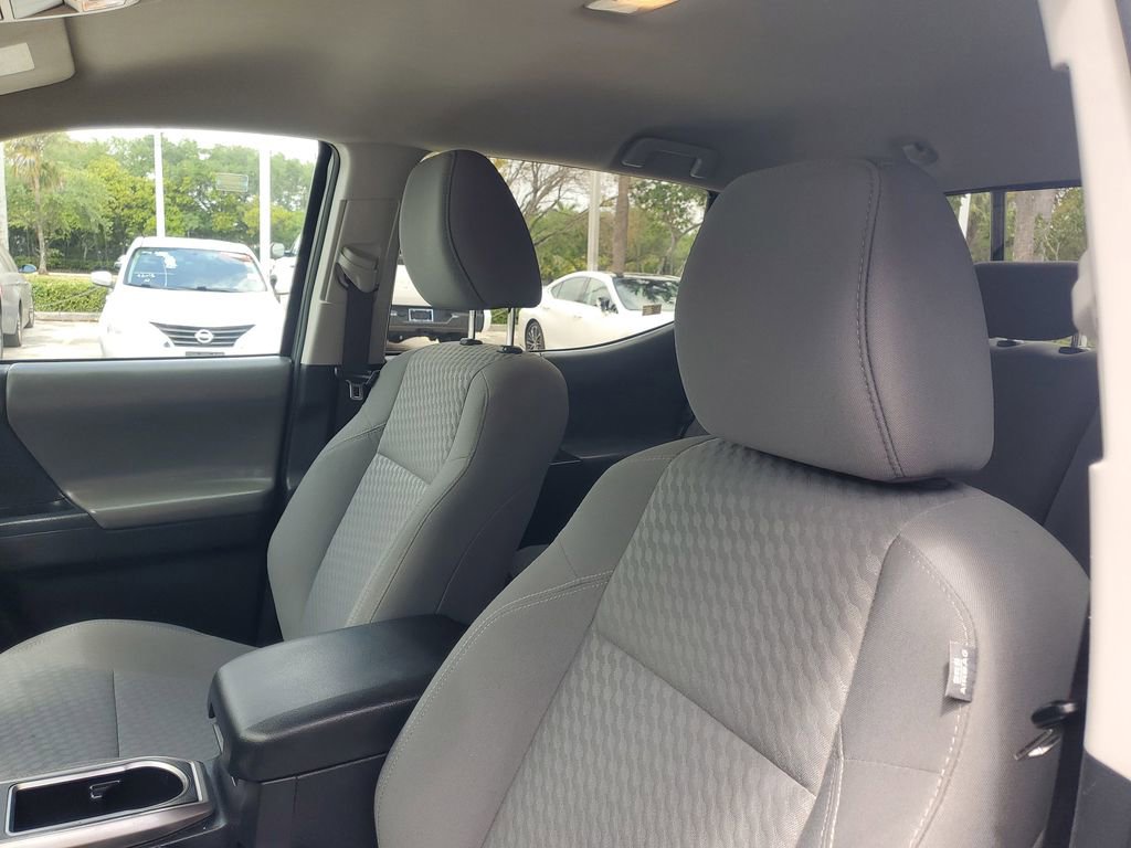 Used 2022 Toyota Tacoma SR5 w/ Technology Package image 15