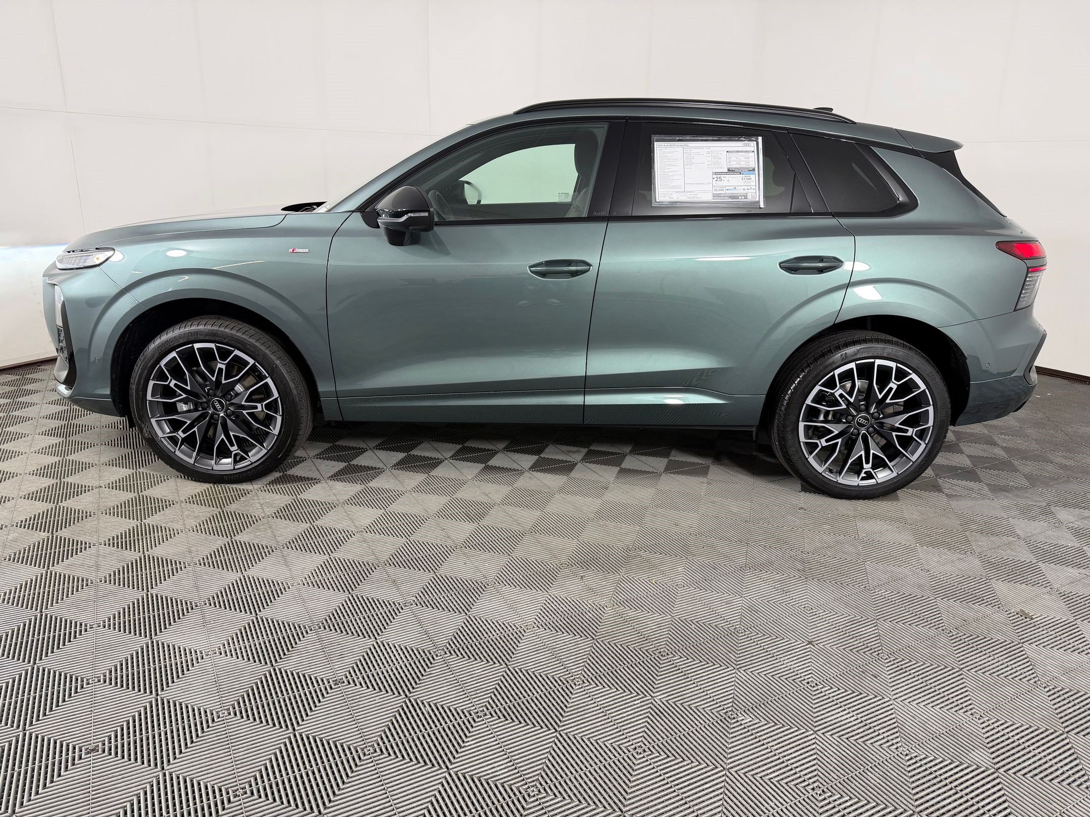 New 2026 Audi Q3 quattro 2.0T AWD/4WD image 2