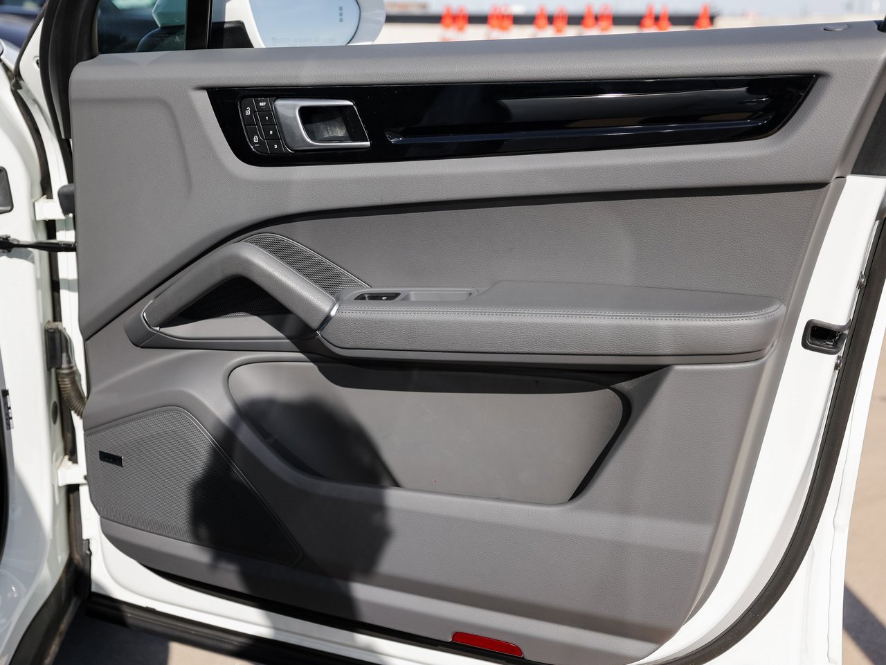 Certified 2022 Porsche Cayenne E-Hybrid image 27