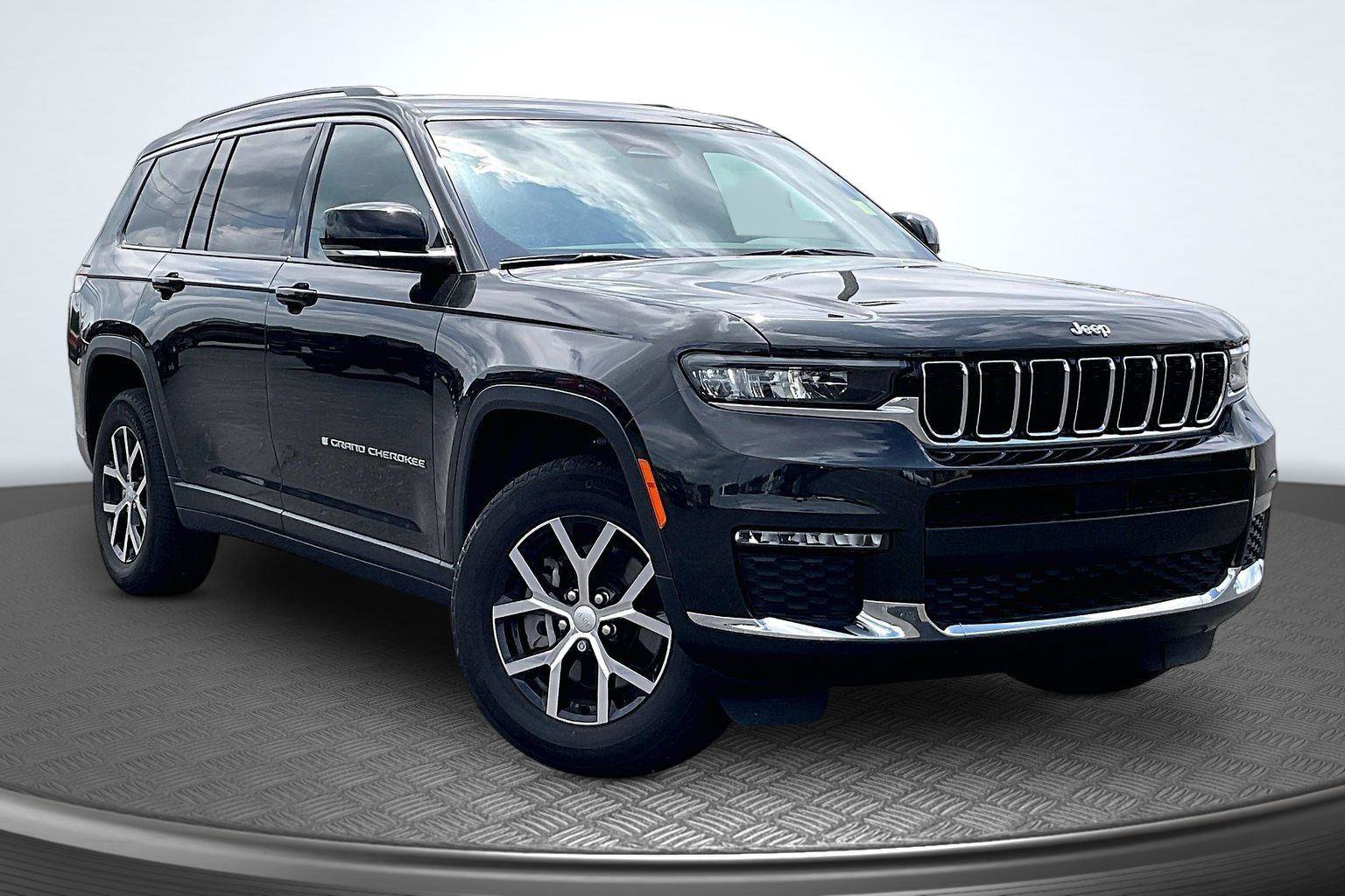 Used 2023 Jeep Grand Cherokee L Limited AWD/4WD image 13