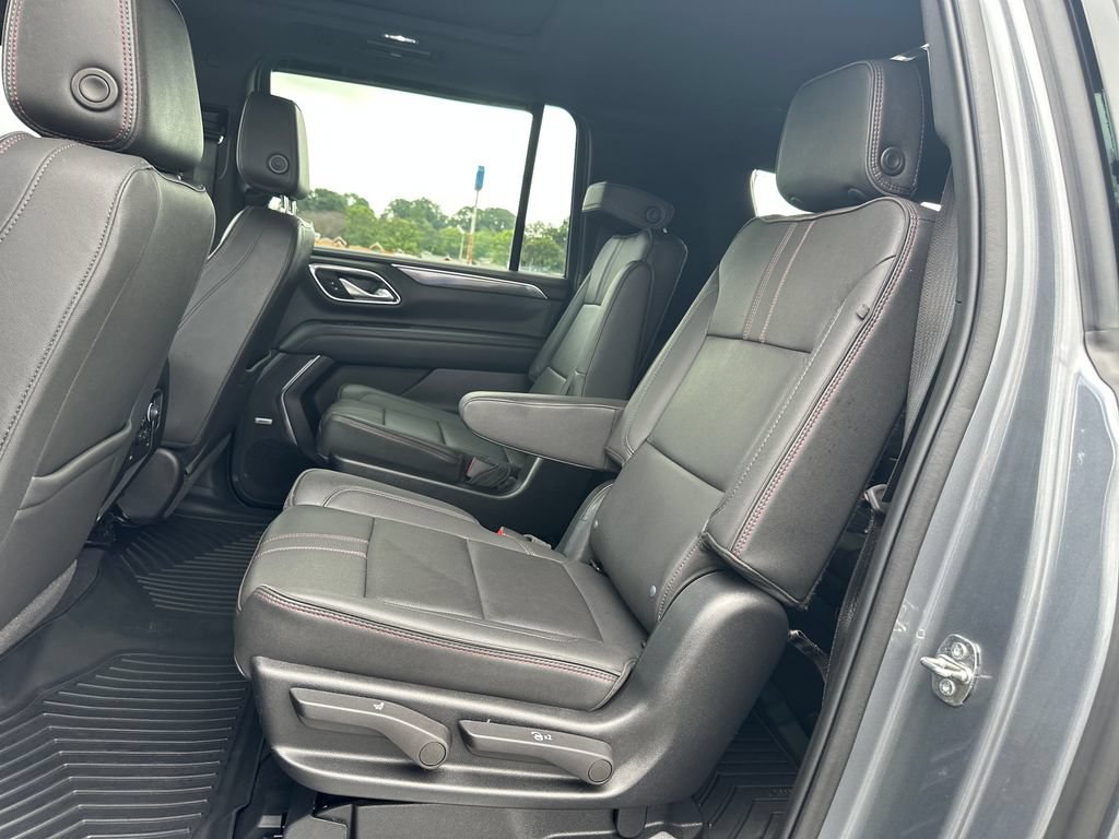 Used 2022 Chevrolet Suburban RST w/ Luxury Package AWD/4WD image 14