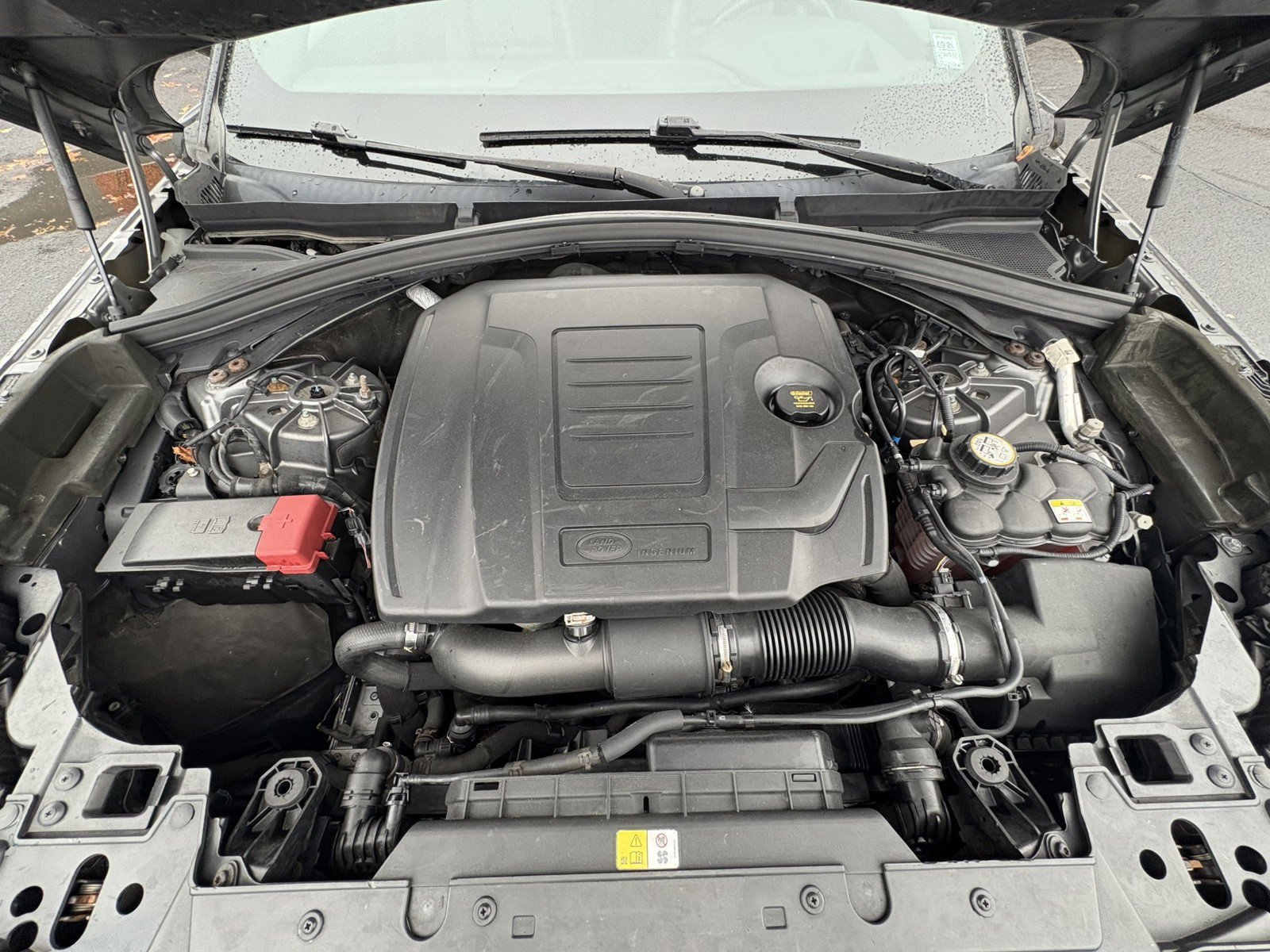 Used 2018 Land Rover Range Rover Velar R-Dynamic HSE image 33