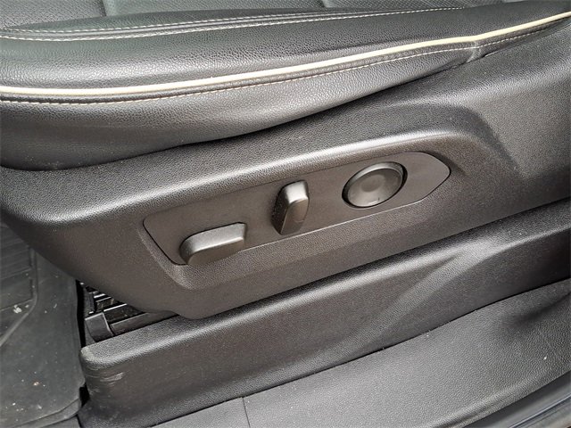 Used 2021 GMC Yukon XL SLT w/ SLT Premium Package image 23