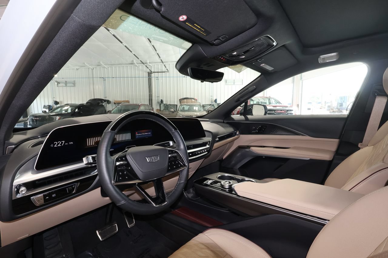 Certified 2026 Cadillac Lyriq Signature Luxury w/ Nappa Leather Package AWD/4WD image 9