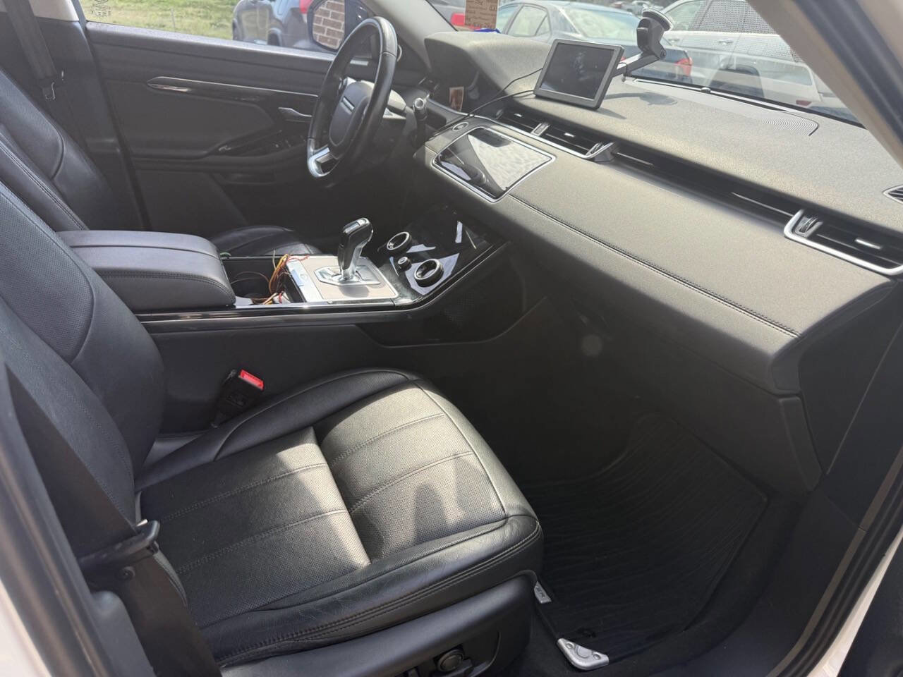 Used 2020 Land Rover Range Rover Evoque SE image 11