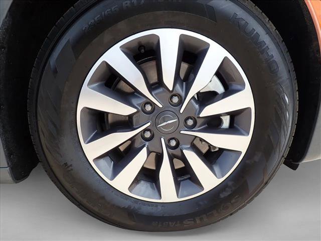 Used 2022 Chrysler Pacifica Touring-L image 7