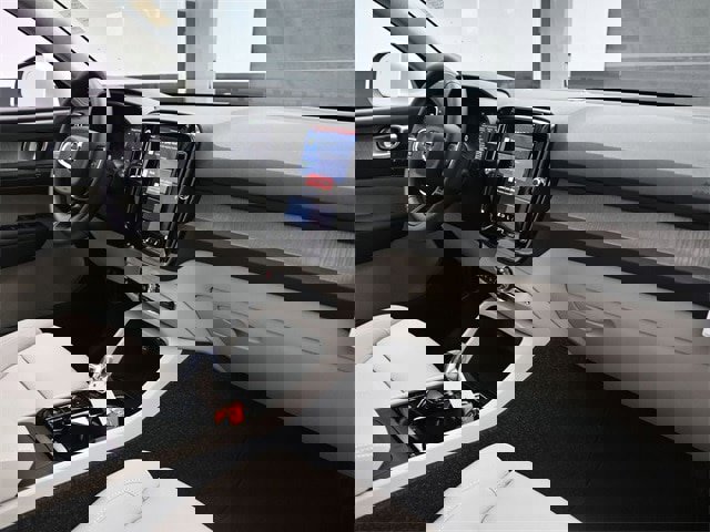 New 2025 Volvo XC40 B5 Plus w/ Protection Package Premier image 28