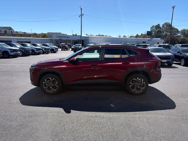 Used 2025 Chevrolet Trax LT w/ Driver Confidence Package FWD image 14