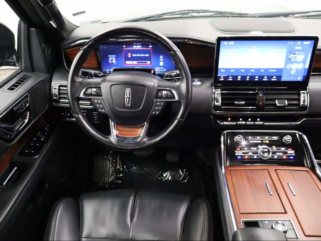 Used 2024 Lincoln Navigator Premiere image 16