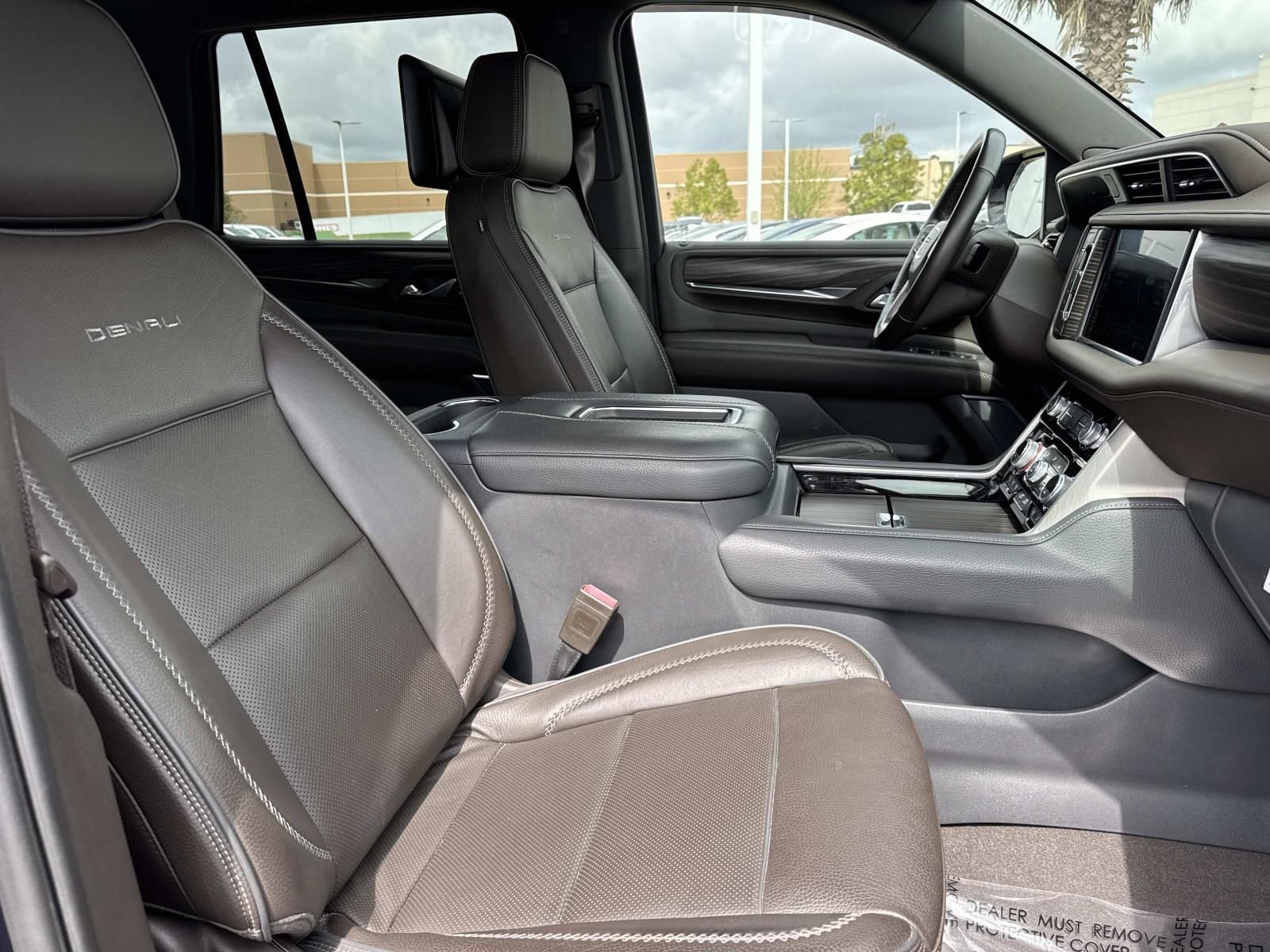 Used 2021 GMC Yukon Denali w/ Denali Premium Package image 15