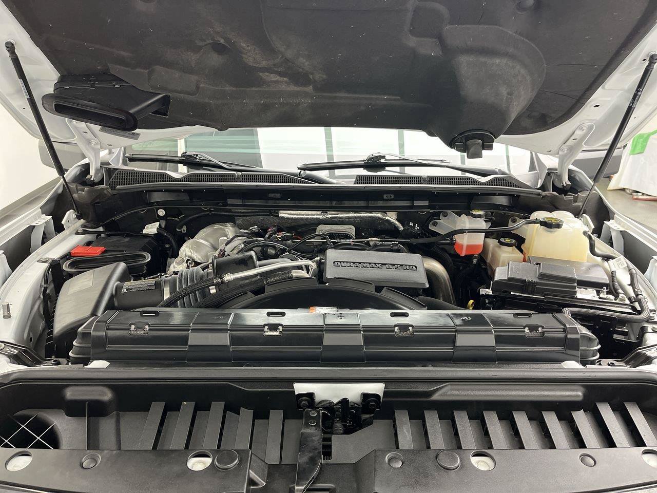 Used 2024 GMC Sierra 2500 AT4X AWD/4WD image 2
