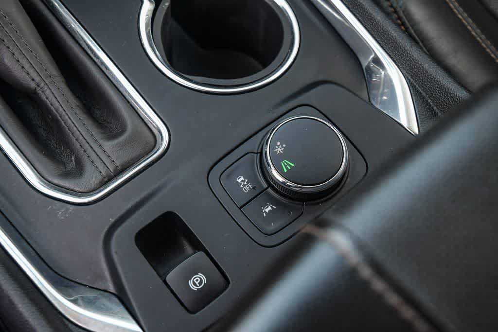 Used 2020 Chevrolet Traverse Premier w/ LPO, Black Accent Package FWD image 20