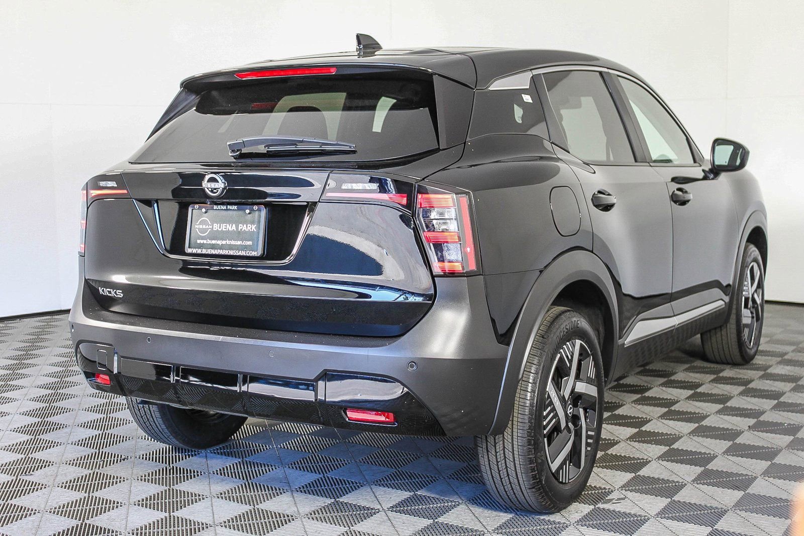 Certified 2025 Nissan Kicks SV image 8