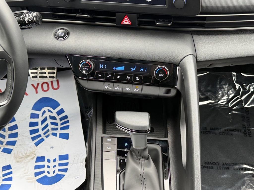 Used 2025 Hyundai Elantra Sport image 11