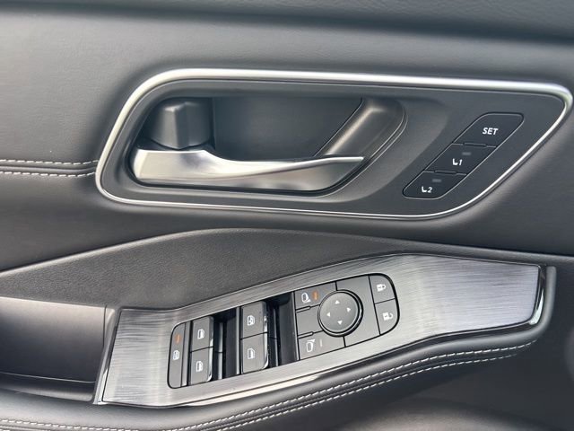 New 2026 Nissan Rogue Platinum AWD/4WD image 17