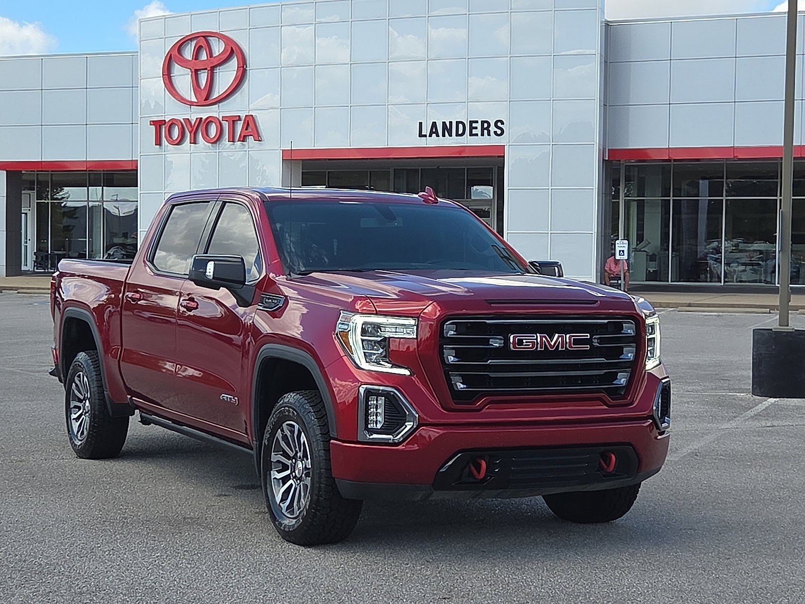 Used 2021 GMC Sierra 1500 AT4 w/ AT4 Preferred Package AWD/4WD image 1