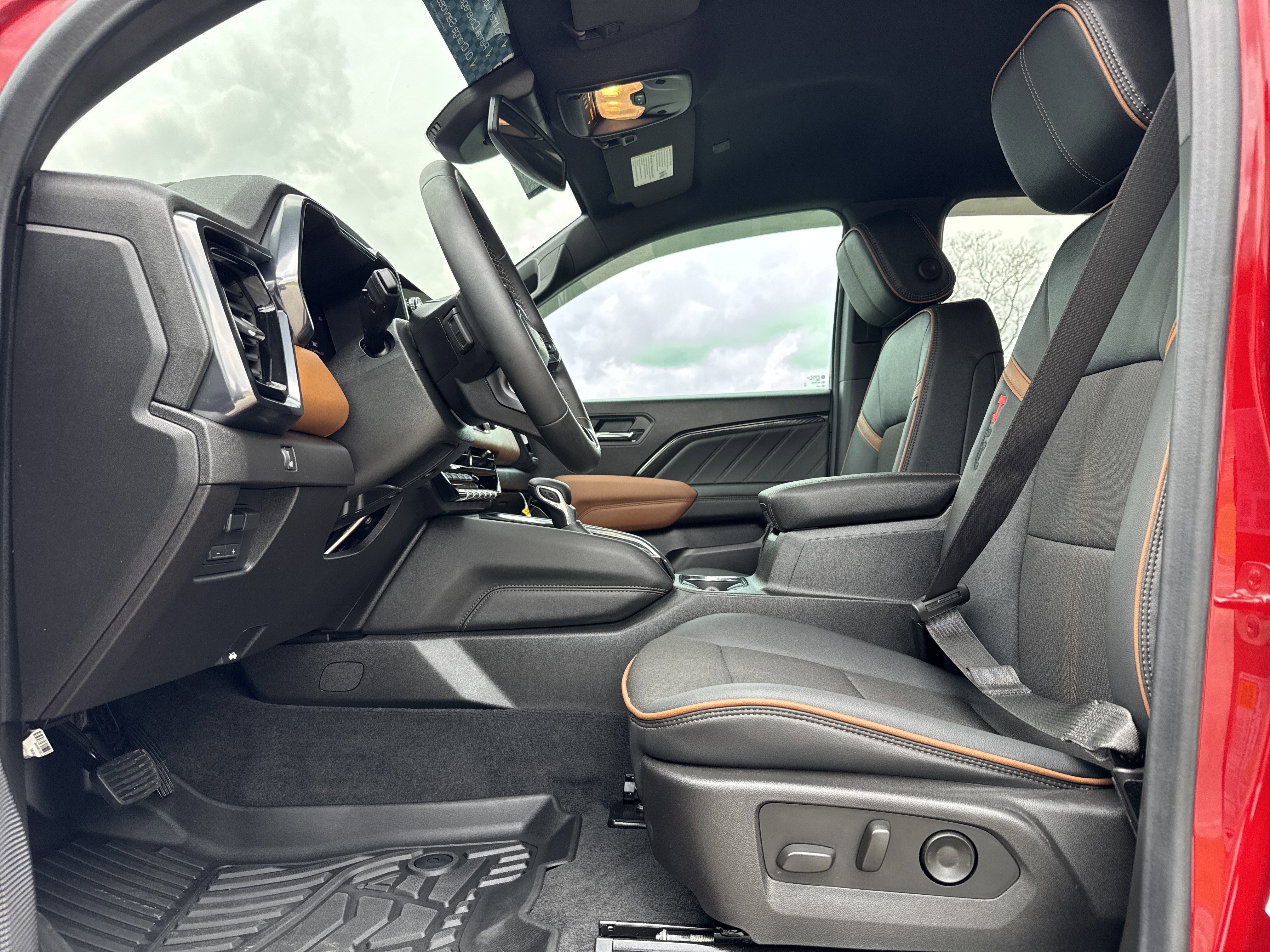 Used 2026 GMC Canyon AT4 image 16