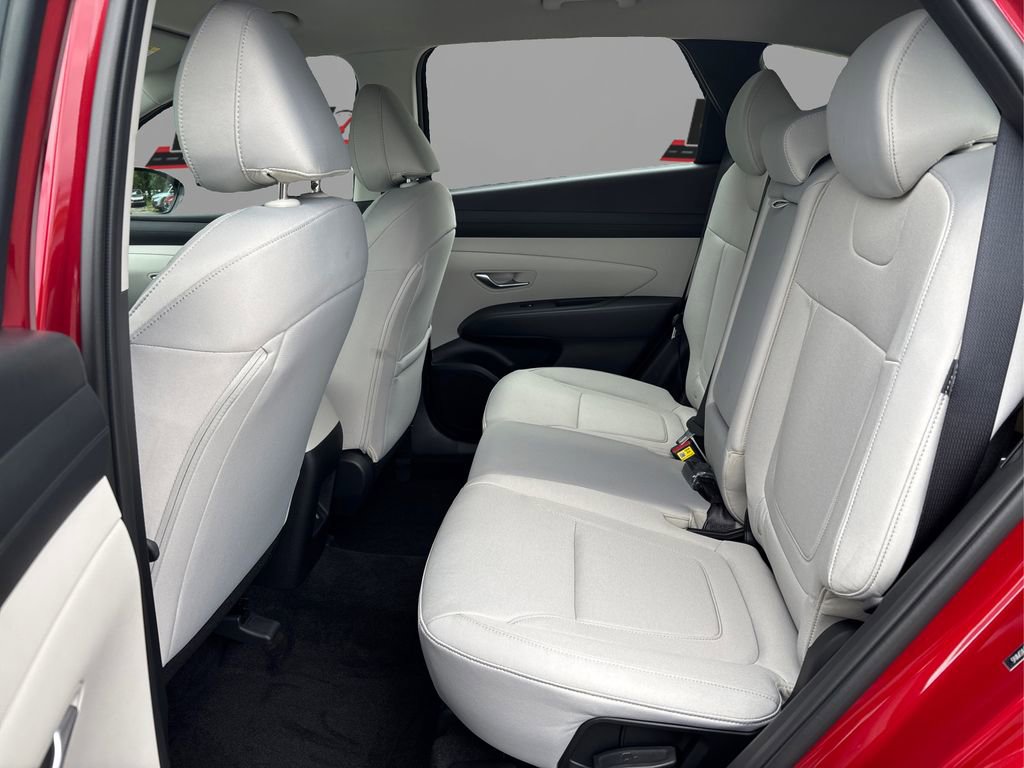 Used 2025 Hyundai Tucson SE image 10