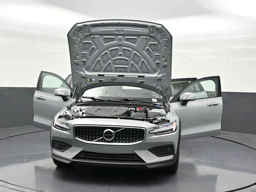 New 2026 Volvo V60 B5 Cross Country Plus w/ Protection Package Premier AWD/4WD image 35