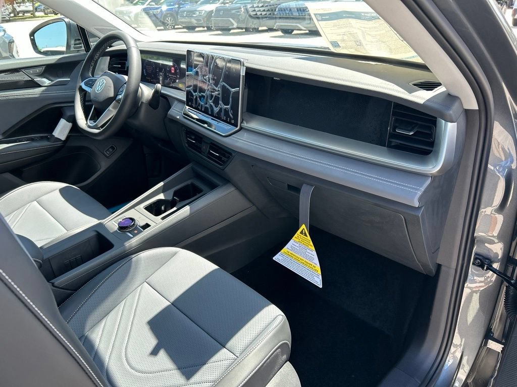 New 2026 Volkswagen Tiguan SE FWD image 43